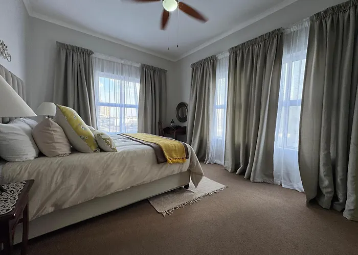 Unwind At Coral Bloubergstrand